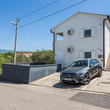 Apartment Trava Klimno Eksteriør billede