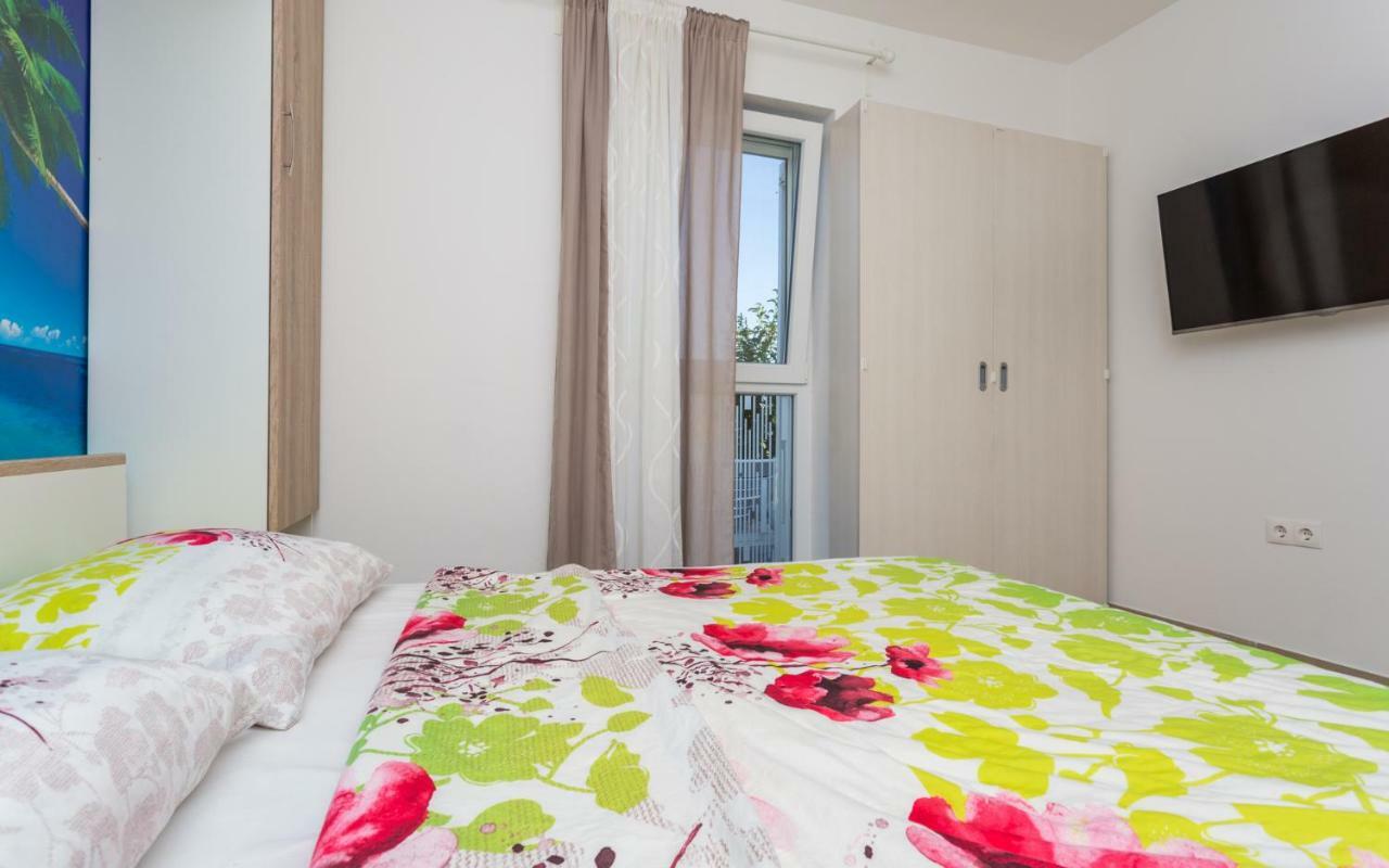 Apartment Trava Klimno Eksteriør billede